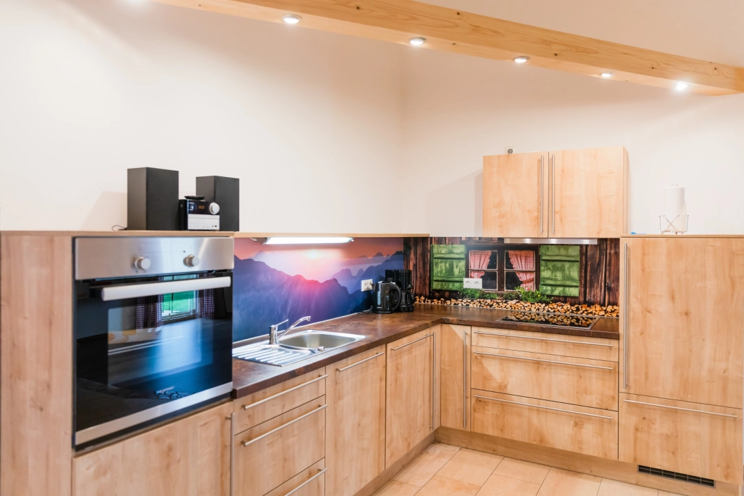 Küchenzeile mit Herd